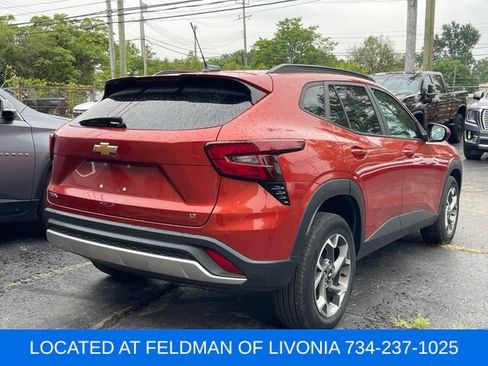 Used 2024 Chevrolet Trax LT w/ Driver Confidence Package FWD image 3