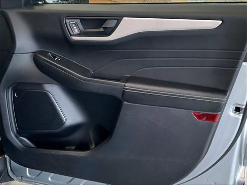 Used 2022 Ford Escape SE w/ Cold Weather Package image 12