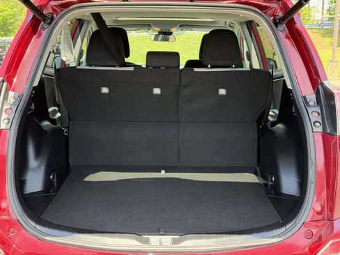 Used 2018 Toyota RAV4 XLE FWD image 14