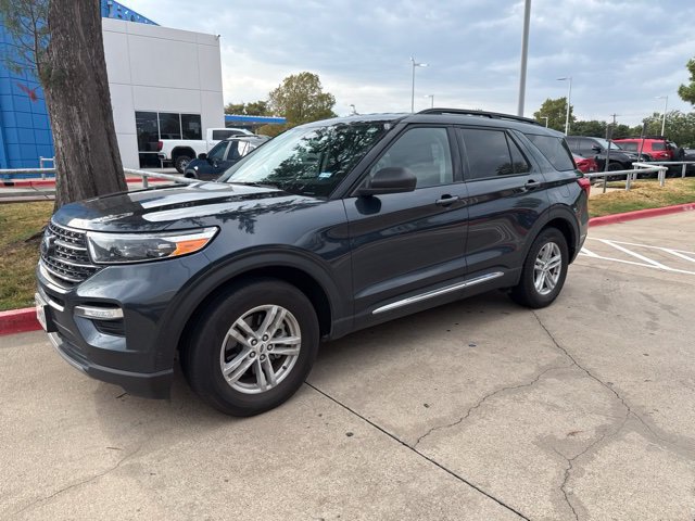 Used 2023 Ford Explorer XLT w/ Equipment Group 202A RWD image 2