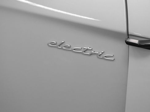 New 2025 Porsche Taycan image 16