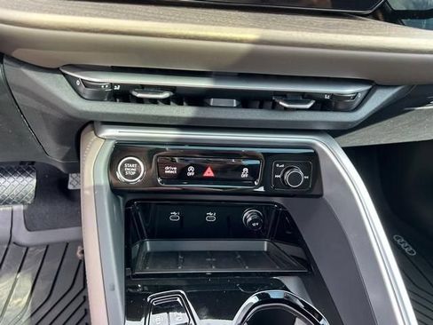 Used 2025 Audi Q5 Premium Plus w/ Premium Plus AWD/4WD image 16