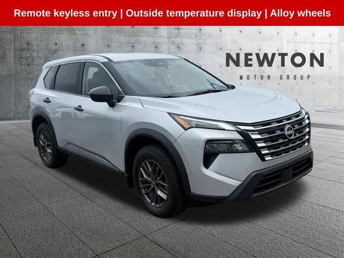 Used 2025 Nissan Rogue S FWD image 1