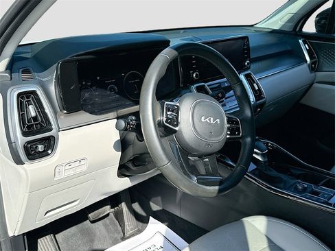 Certified 2023 Kia Sorento SX image 9