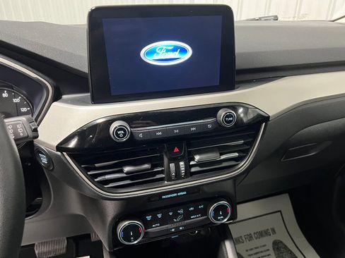 Used 2022 Ford Escape SE image 8