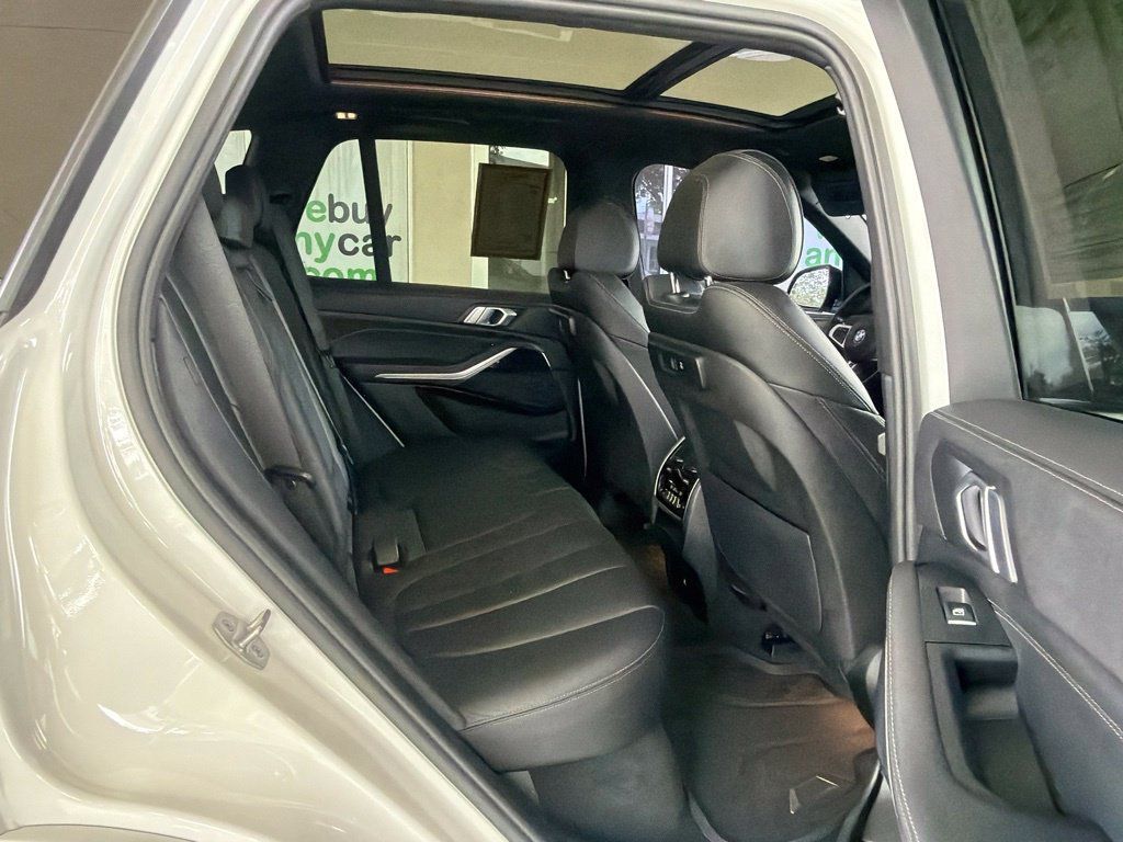 Used 2021 BMW X5 xDrive40i w/ M Sport Package AWD/4WD image 31