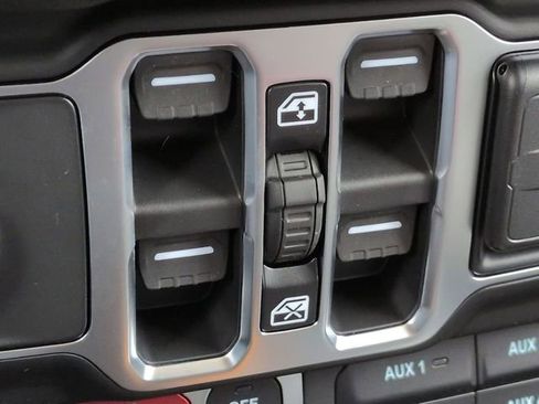 New 2026 Jeep Gladiator Sport AWD/4WD image 15