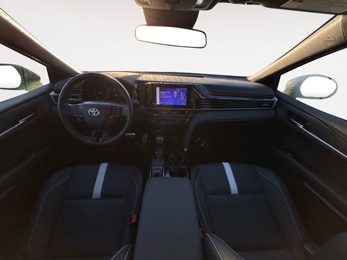 Used 2025 Toyota Camry SE image 13