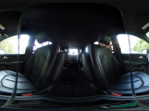 Used 2025 Chrysler Pacifica Select image 44