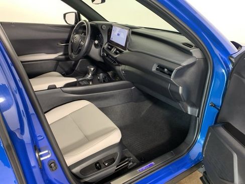 Used 2023 Lexus UX 250h AWD w/ Premium Package image 39