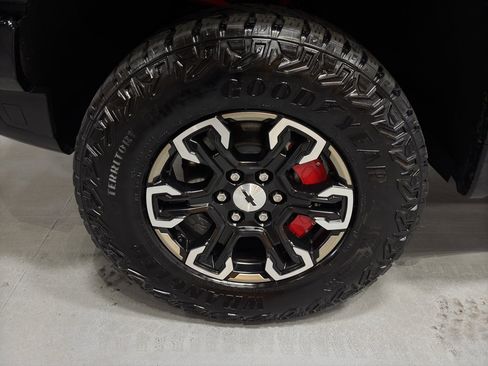 Used 2023 Chevrolet Silverado 1500 ZR2 w/ Technology Package AWD/4WD image 9