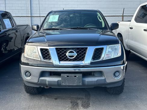 Used 2010 Nissan Frontier SE w/ SE Value Truck Pkg AWD/4WD image 2