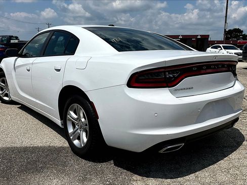 Used 2019 Dodge Charger SXT image 5