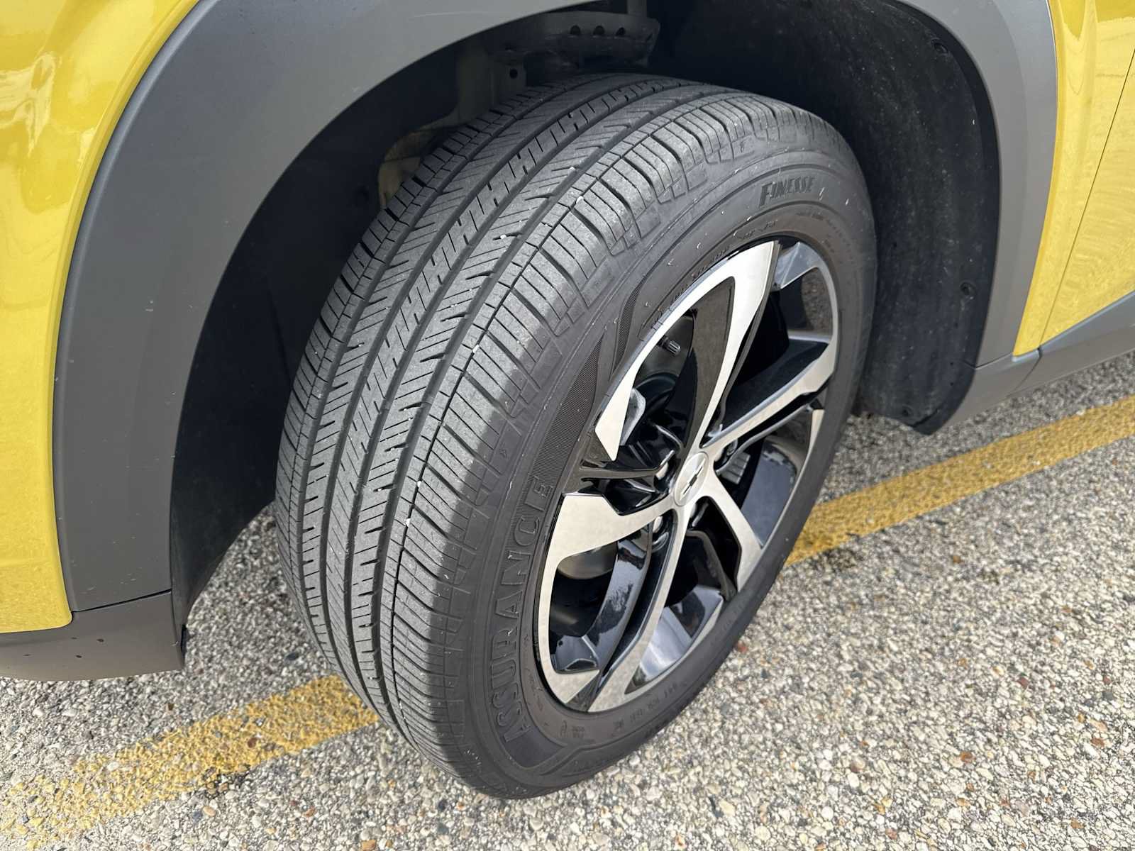 Used 2024 Chevrolet Trax RS w/ Driver Confidence Package FWD image 3