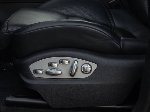 Used 2023 Porsche Macan image 33