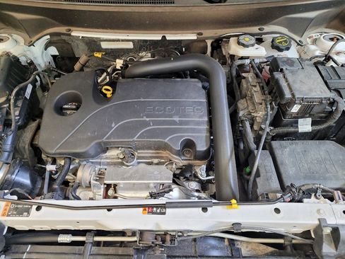 Used 2024 Chevrolet Equinox LS image 30