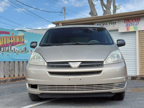 Used 2005 Toyota Sienna LE w/ Assistance Pkg 2 FWD image 3