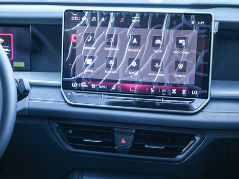 New 2025 Volkswagen Tiguan SE image 21