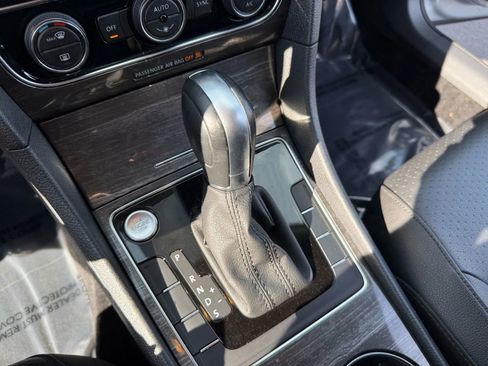 Used 2018 Volkswagen Passat 2.0T SE w/ SE Lighting Package image 19