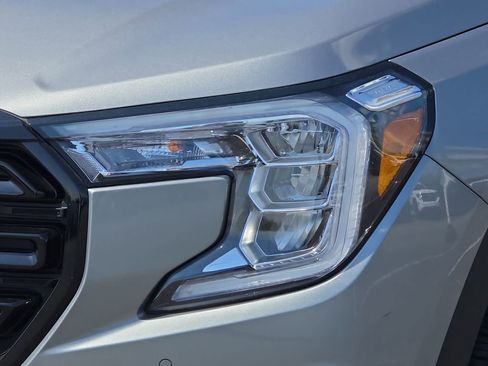 Certified 2023 GMC Terrain SLT w/ Tech Package FWD image 33