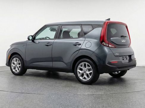 Used 2025 Kia Soul LX w/ LX Technology Package FWD image 6