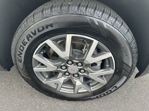 Used 2022 GMC Acadia SLE image 31