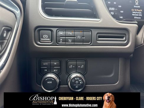 Used 2024 GMC Yukon SLT w/ SLT Luxury Package AWD/4WD image 24