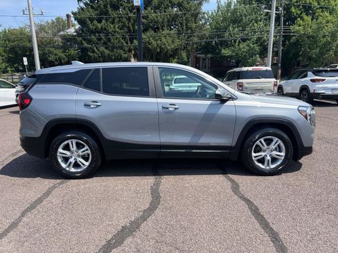 Used 2023 GMC Terrain SLE FWD image 8