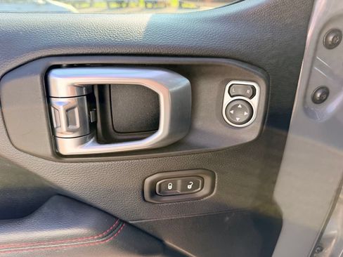 Used 2019 Jeep Wrangler Unlimited Rubicon w/ Dual Top Group AWD/4WD image 17