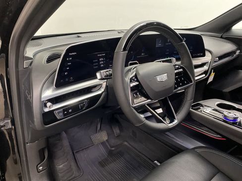 Used 2024 Cadillac Lyriq Luxury AWD/4WD image 2