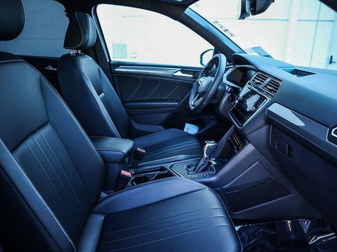 Used 2022 Volkswagen Tiguan SE R-Line image 25