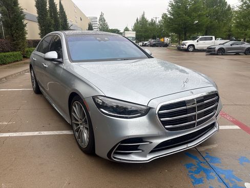 Used 2022 Mercedes-Benz S 580 4MATIC Sedan w/ AMG Line Package image 4