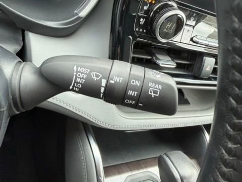 Used 2023 Toyota Highlander Limited image 23