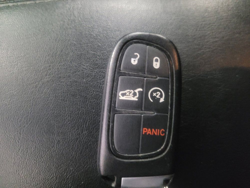 Used 2019 Jeep Cherokee Limited w/ Technology Group FWD image 32