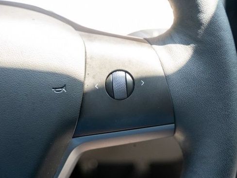 Used 2023 Tesla Model Y AWD image 21