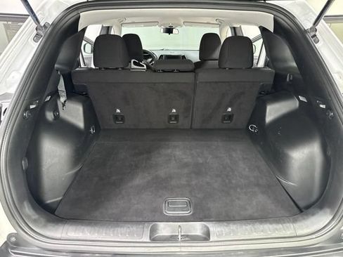 Used 2019 Jeep Cherokee Latitude w/ Popular Appearance Group AWD/4WD image 23