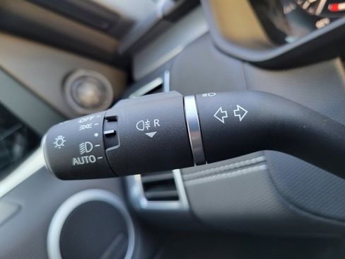 Used 2024 Land Rover Discovery Dynamic SE image 35