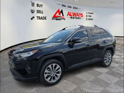 Used 2021 Toyota RAV4 XLE Premium FWD image 18