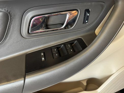 Used 2010 Ford Taurus SEL FWD image 10