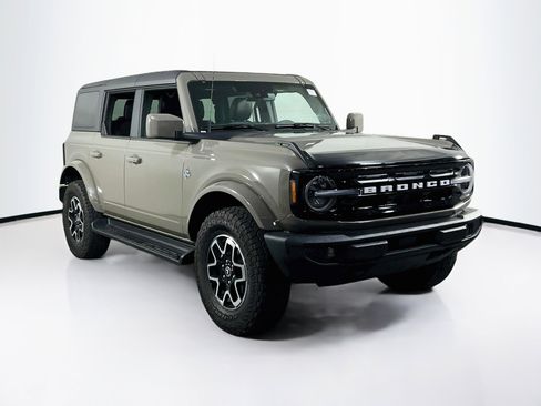 Used 2025 Ford Bronco Outer Banks AWD/4WD image 3