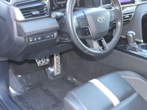 Used 2025 Toyota Camry SE image 42