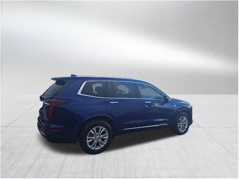 Certified 2023 Cadillac XT6 Luxury image 5