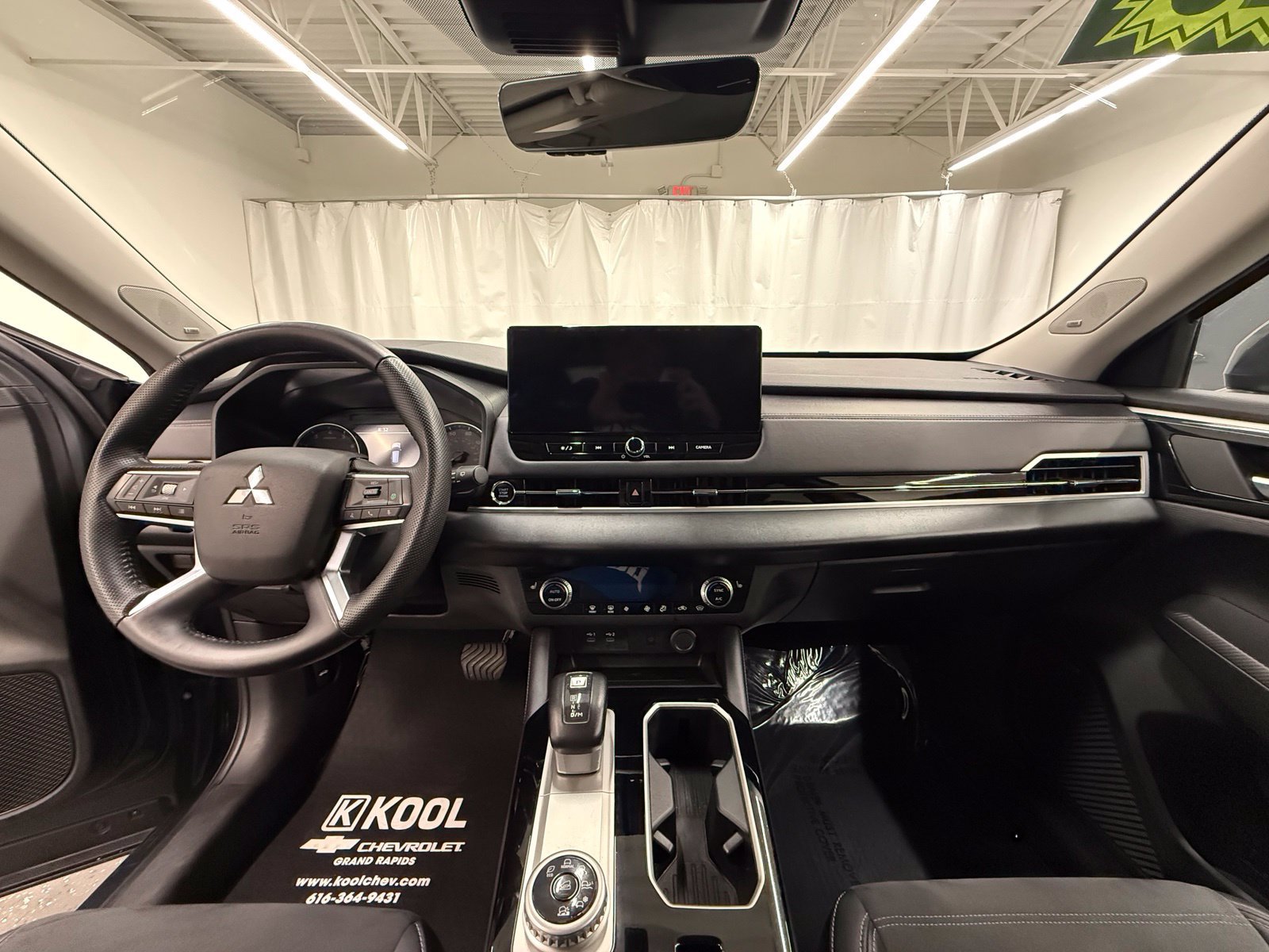 Used 2025 Mitsubishi Outlander SE AWD/4WD image 17