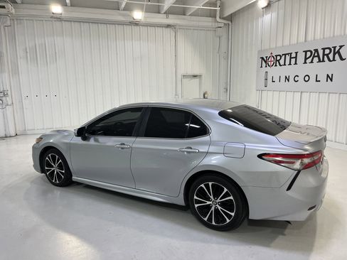 Used 2018 Toyota Camry SE image 18
