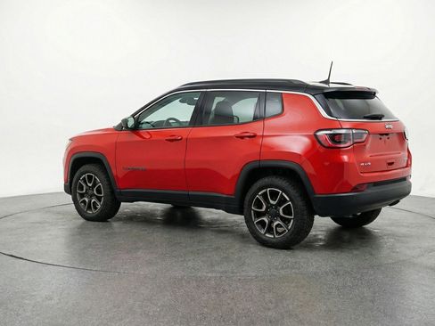 Used 2025 Jeep Compass Trailhawk AWD/4WD image 6