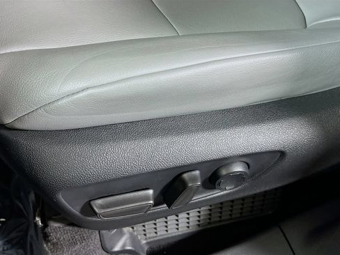 Certified 2024 Toyota Sienna XLE FWD image 17