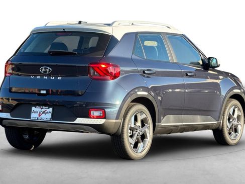 Used 2026 Hyundai Venue SEL FWD image 8