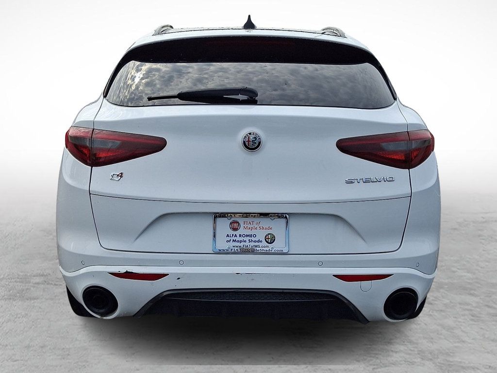 Used 2023 Alfa Romeo Stelvio Veloce AWD/4WD image 4