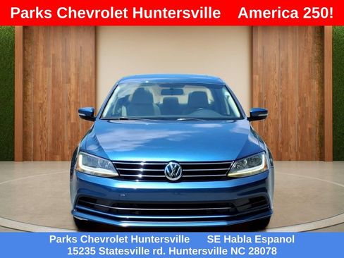 Used 2017 Volkswagen Jetta SE FWD image 2