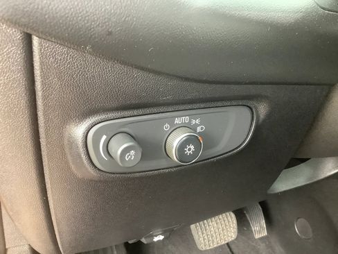 Used 2019 Chevrolet Equinox LS FWD image 22
